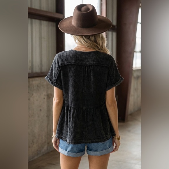 NWT UMGEE Mineral Wash V-Neck Baby Doll Top with Fray Details & Folded Sleeves - Picture 6 of 7